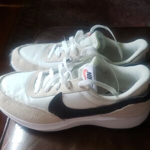 Womens NIKE WAFFLE DEBUT-7.5
